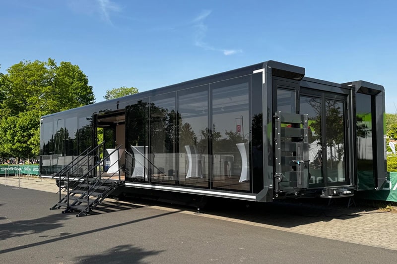 Deze exhibition trailers van 4db Roadshows kun je inzetten als mobiele billboards en bieden een draagbare ruimte voor productdemonstraties en interactieve marketingactiviteiten.